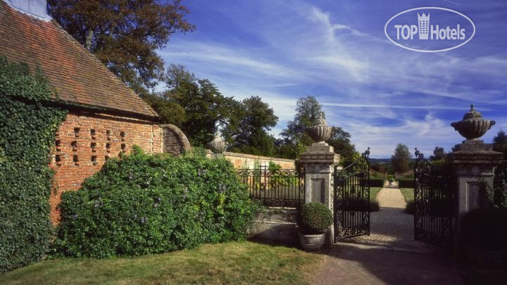 New photos from tourists Four Seasons Hotel Hampshire 5*