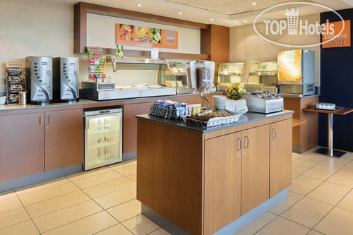Hotelier's photos Holiday Inn Express Liverpool -John Lennon Airport 3*