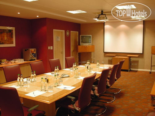 Hotelier's photos Holiday Inn Express Swindon City Centre 3*