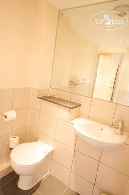 New photos from tourists Roomzzz Leeds Citywest 4*