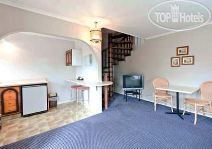 Hotelier's photos Econo Lodge The Villas 3*