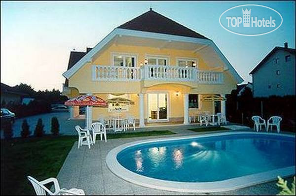 Hotelier's photos Gold Haus Pansion 3*