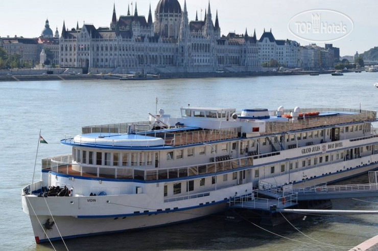 Hotel photo Grand Jules Boat Hotel 3*