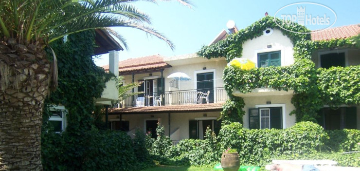 The Mayflower Studios & Apartments 