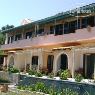 Фото Byronas Apartments