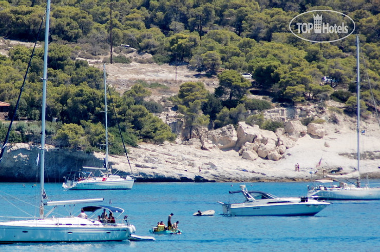 New photos from tourists Karyatides 2*