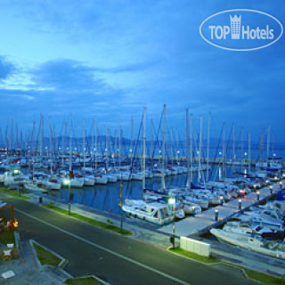 Photos International