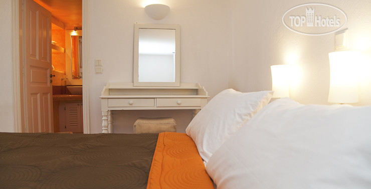 New photos from tourists WhiteDeck Santorini 4*