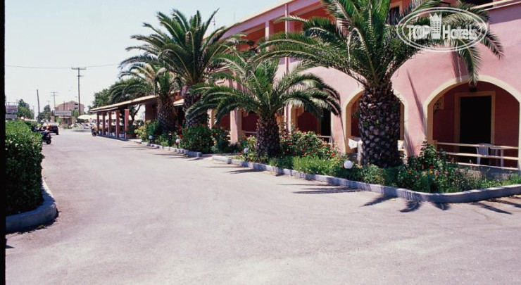 Photos Tzevenos Hotel Apts