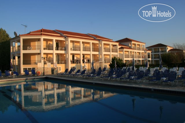 Photos Village Inn Studios & Family Apartments