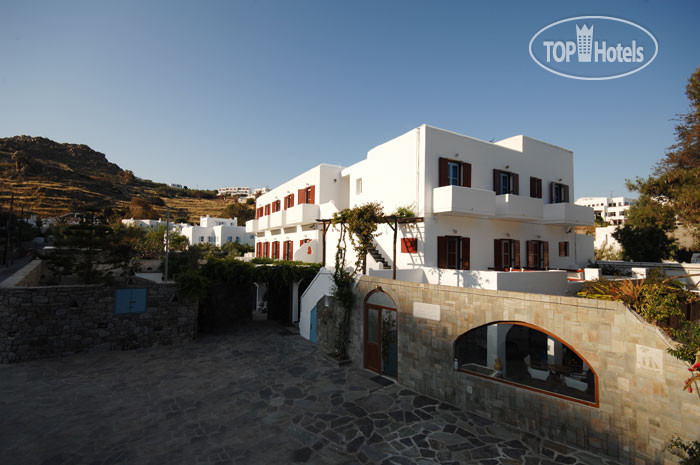 Фото Psarou Beach