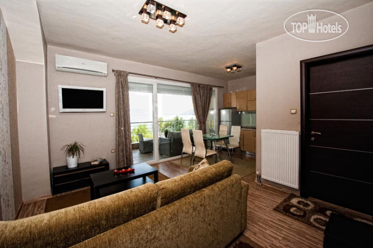 New photos from tourists Paralimnio Suites