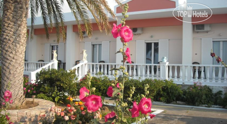 Photos Petras Beach