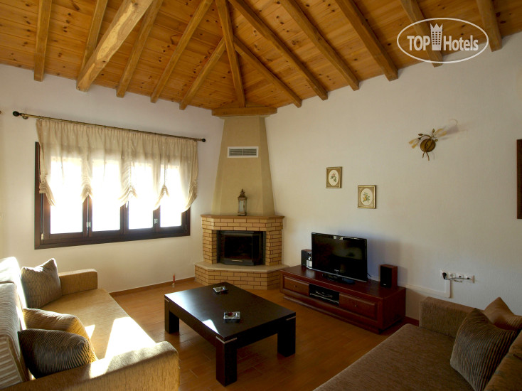 New photos from tourists Four Seasons Villas HV-1