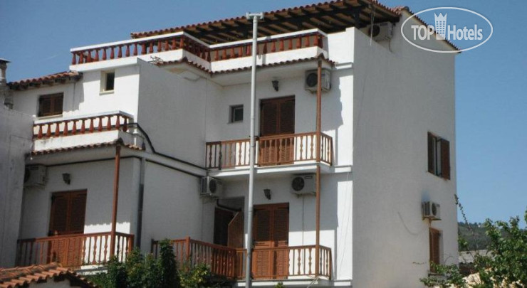 Hotelier's photos Central Guest House Skiathos