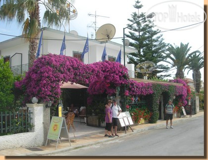 Hotelier's photos Harrys Bar & Apartments 2*