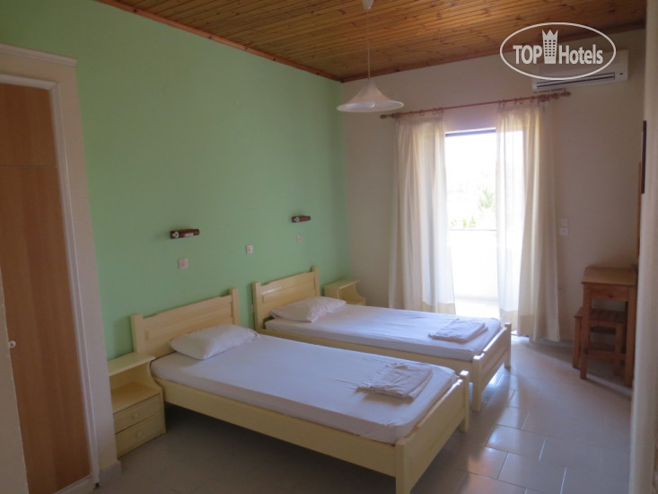 New photos from tourists Avra Beach