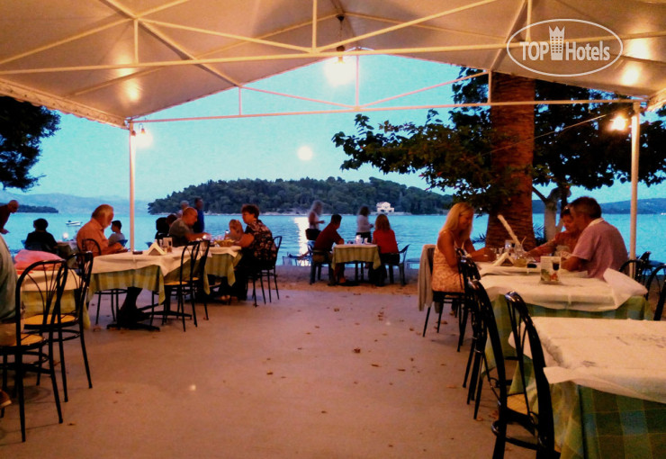 New photos from tourists Avra Beach