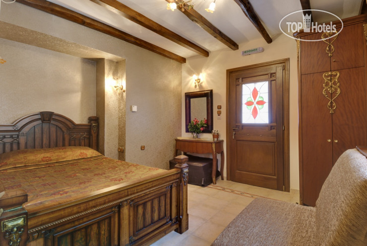 New photos from tourists Nikolaou House