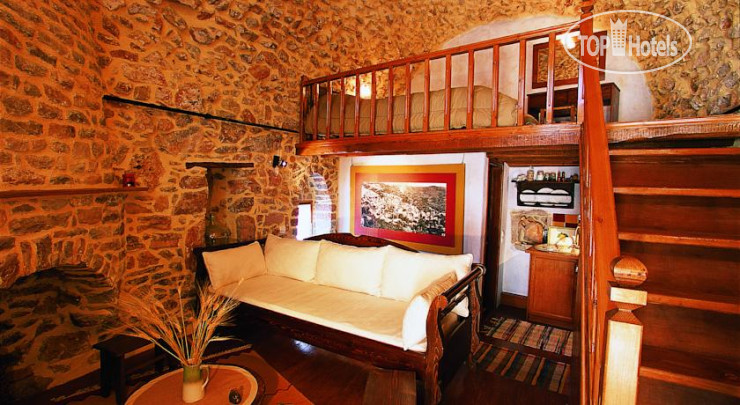 New photos from tourists Spilia Studios