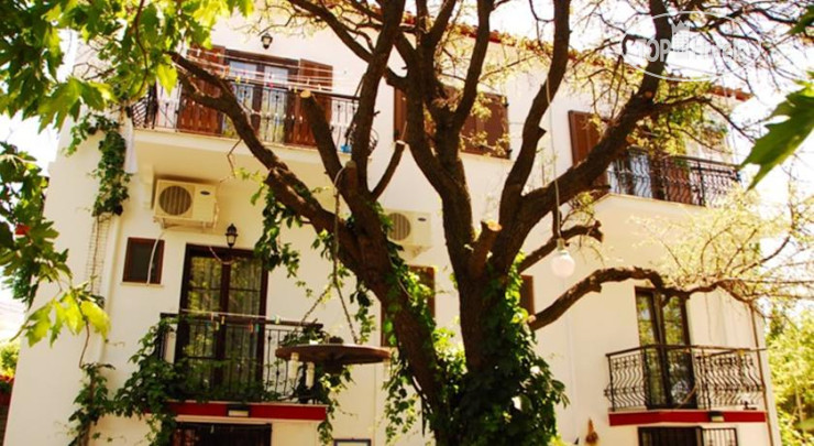 Hotelier's photos Atzanou Rooms