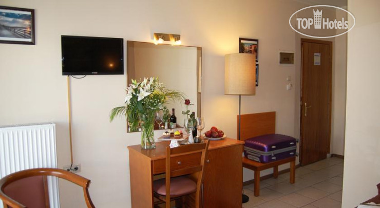 New photos from tourists Paris Hotel 3*