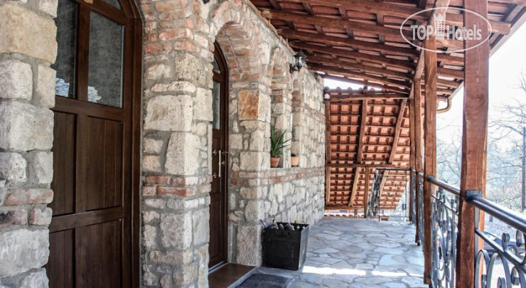 New photos from tourists Archontiko Morpheas