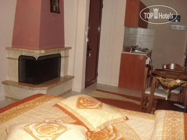 New photos from tourists Alkyonis