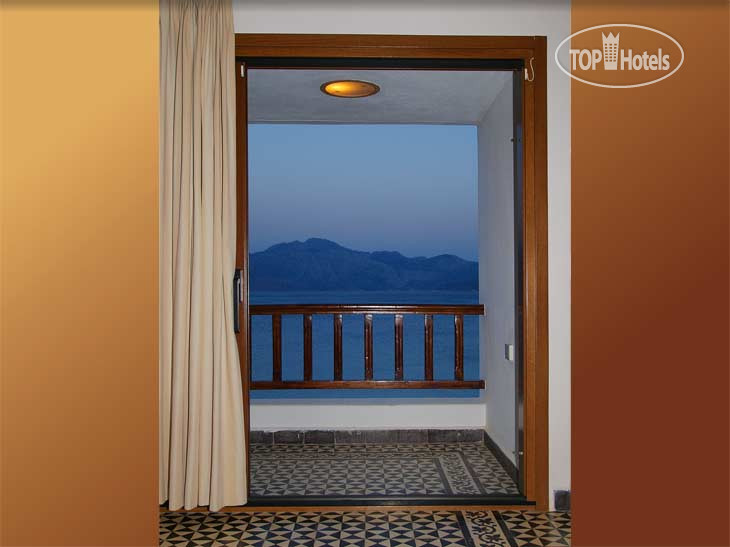New photos from tourists Palazzo Arhontiko