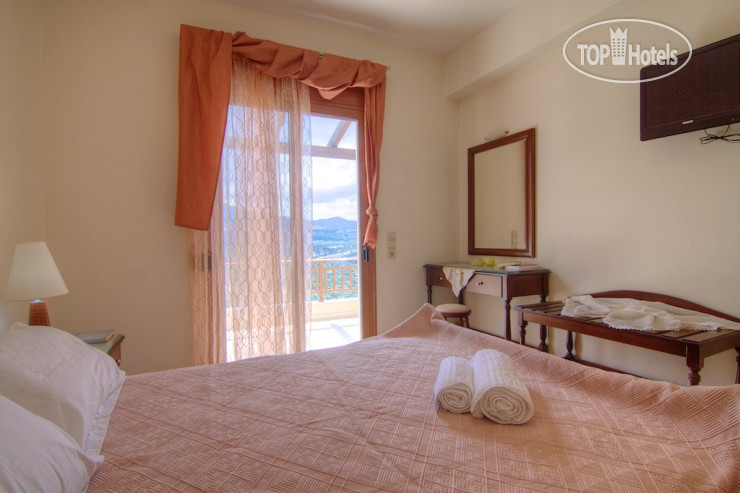 New photos from tourists Villas Fournou Lago
