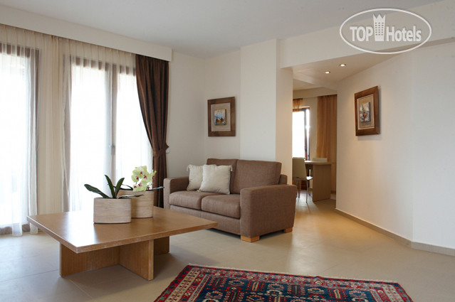 New photos from tourists Leste Luxury Homes