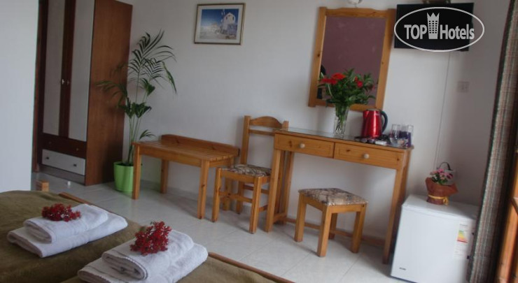 New photos from tourists Avra