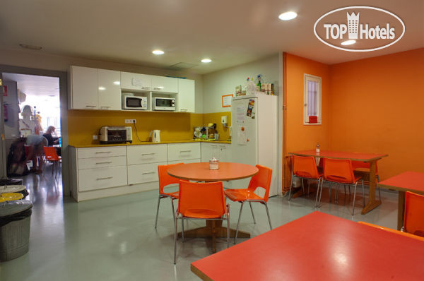 Фото Alberguinn Sants Youth Hostel