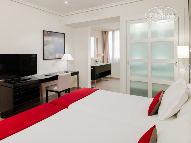 Hotel photo H10 Universitat 4*