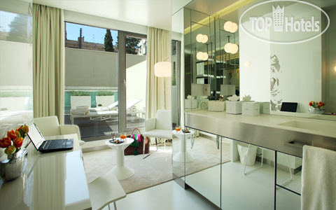 New photos from tourists The Mirror Barcelona 4*
