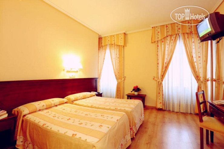 New photos from tourists Sil & Serranos Hostal 2*