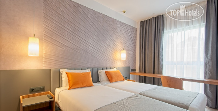 Hotel photo Dwo Yuste Alcala 3*