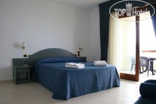 New photos from tourists Scoglio del Leone 4*