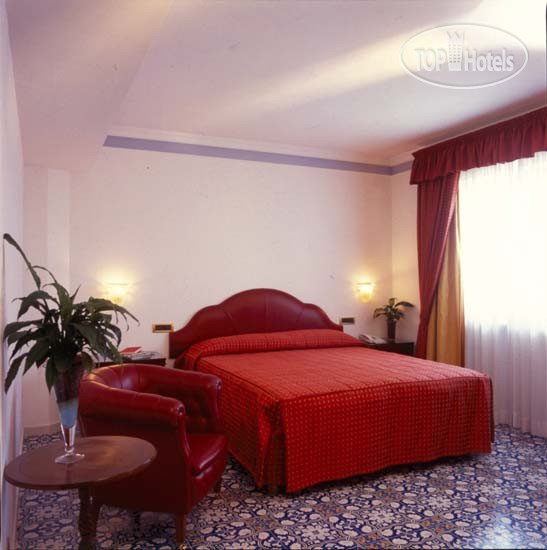 New photos from tourists Lloyd's Baia hotel Salerno 4*