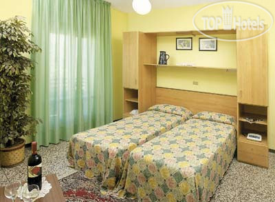 Photos International