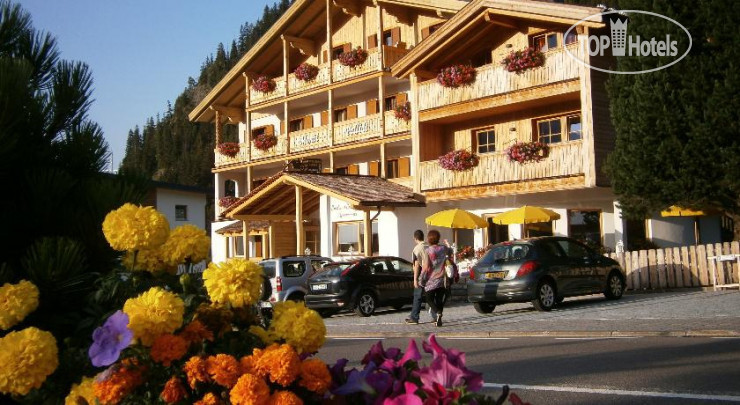 Hotelier's photos Monti Pallidi Bed and Breakfast Apartments 2*