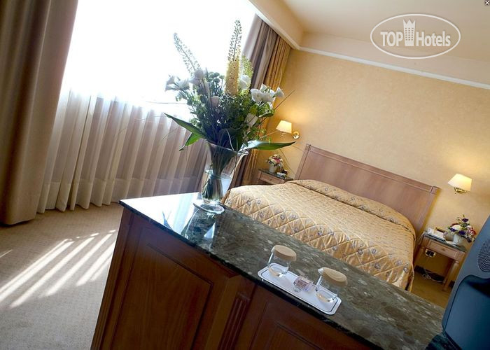 New photos from tourists SHG Hotel De La Ville 4*