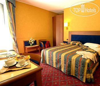 New photos from tourists Des Etrangers 3*