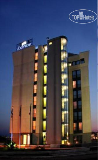 Hotelier's photos Express By Holiday Inn Rome East 4*