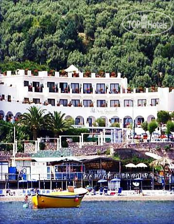 Hotelier's photos Punta Campanella Resort & Spa 4*