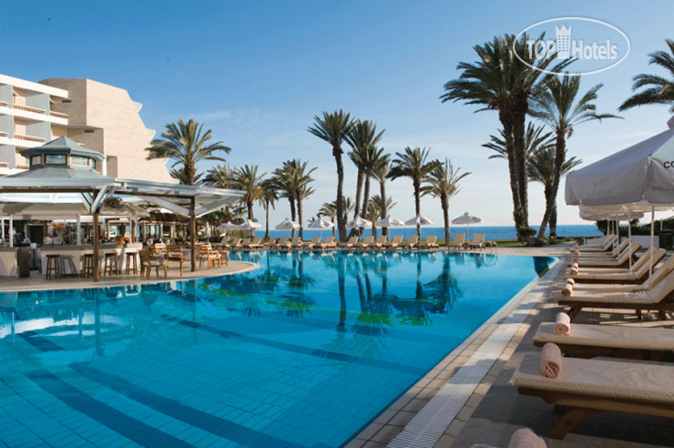 Hotelier's photos Constantinou Bros Pioneer Beach Hotel 4*