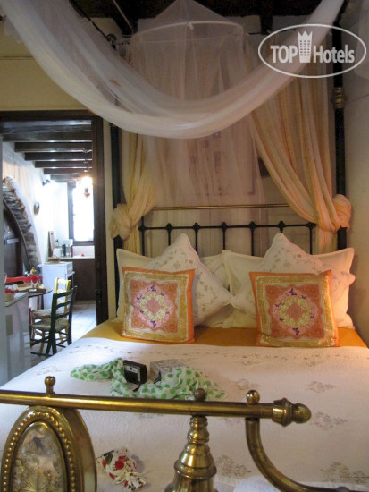 New photos from tourists Stratos House