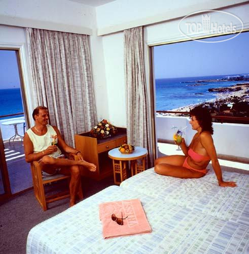 New photos from tourists Vrissiana Beach 4*