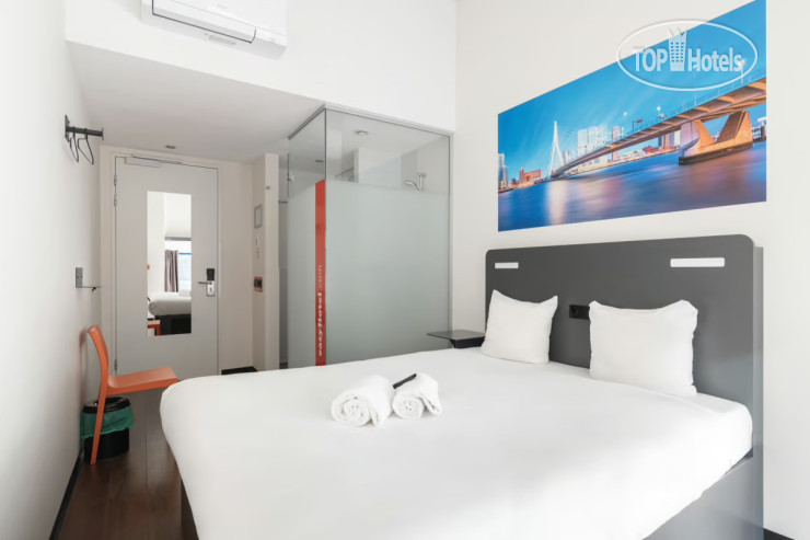 Hotelier's photos easyHotel Rotterdam City Centre 2*
