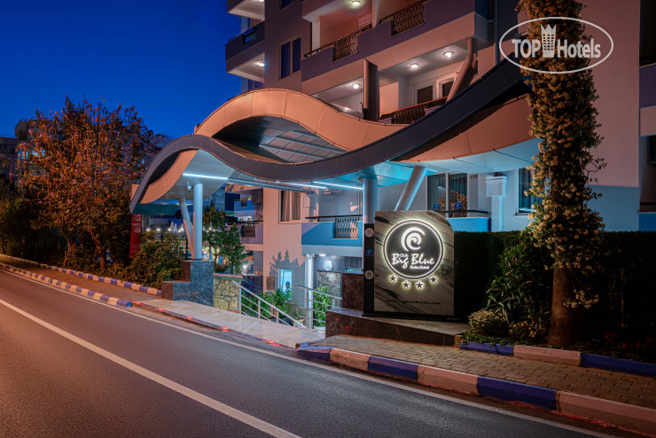 Photos Club Big Blue Suit Hotel
